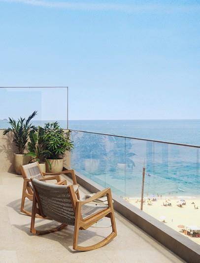 Varanda Com Vista Para Praia do Leblon: L AZUR Leblon Praia Studios